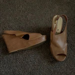 Tan/ neutral wedges